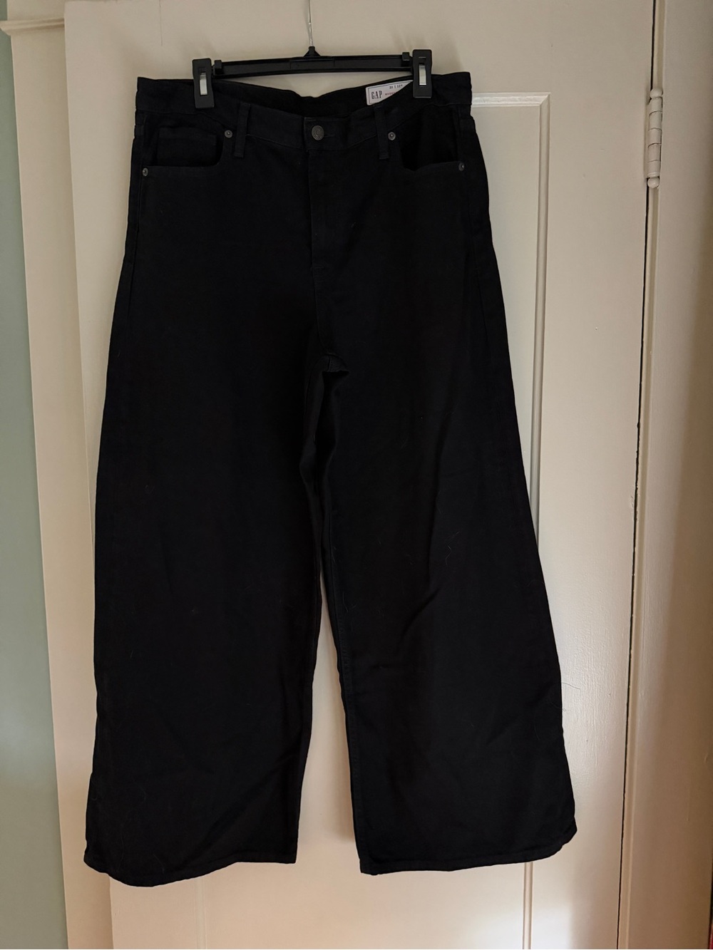 GAP Women’s Wide-Leg Black Jeans